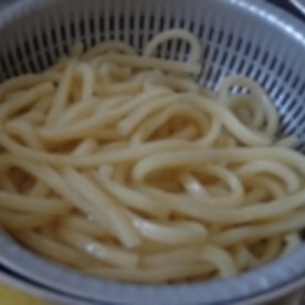 花チーズ辛味噌サラダうどん 花チーズ辛味噌サラダうどん